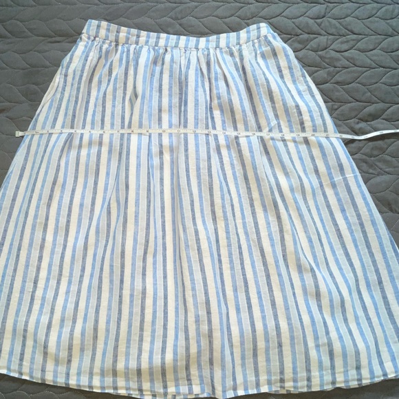 FOREVER21 CONTEMPORARY SIZE S SKIRT - Picture 3 of 5